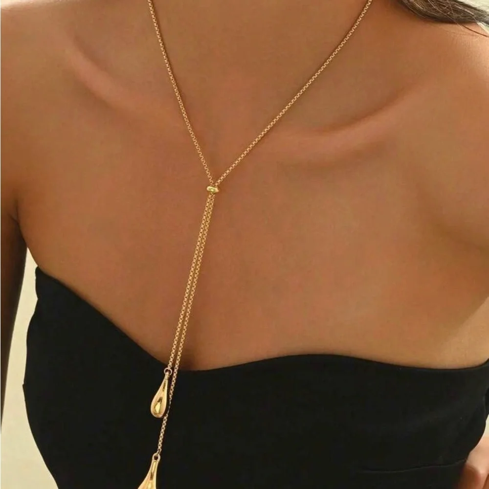 Elegant Gold Teardrop Necklace
